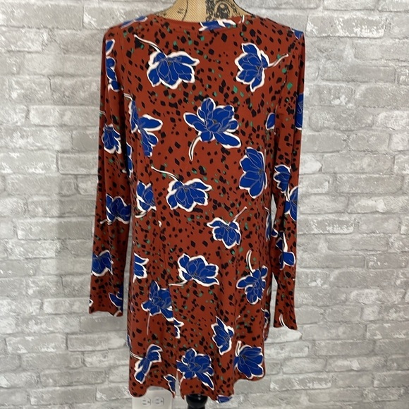 LOGO by Lori Goldstein Blue Floral Top - Picture 4 of 7